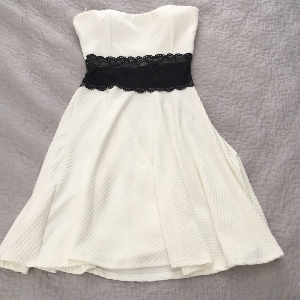 CLASSY STRAPLESS DRESS🖤‼️ NEVER WORN